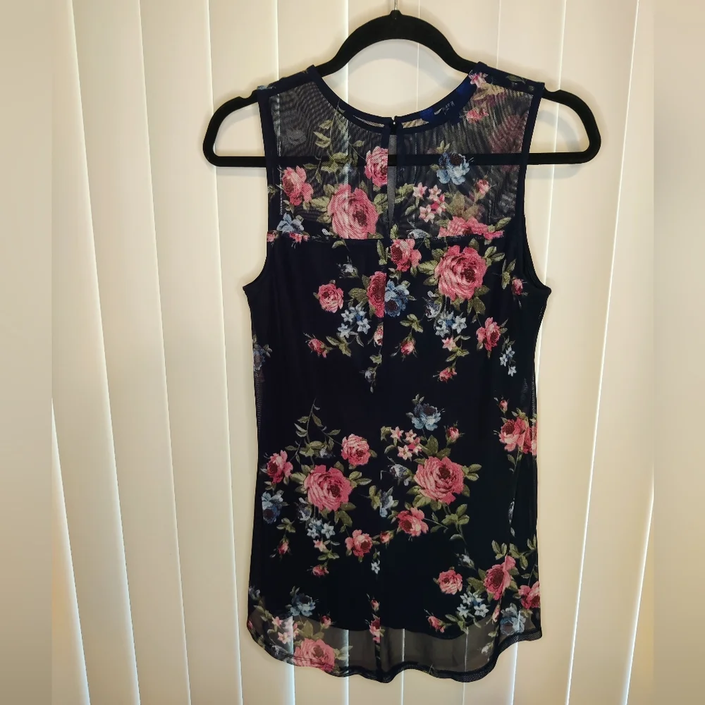 Apt. 9 Blue Sleeveless Top with Floral Pattern Size Small - Picture 2 of 3